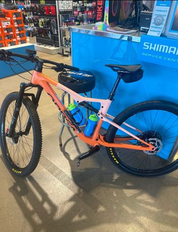 Used Orbea OIZ H20 2024 2024 Mountainbike, Orange, 29 — image 3 of 4