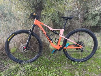 Used Orbea OIZ H20 2024 2024 Mountainbike, Orange, 29 — image 1 of 4
