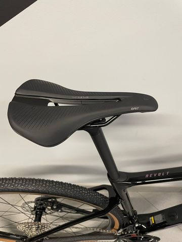 Used Giant Revolt Advanced 2 2025 2025 Road & Gravel, Black — image 9 of 9