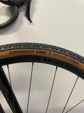 Used Giant Revolt Advanced 2 2025 2025 Road & Gravel, Black — image 8 of 9