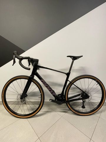 Used Giant Revolt Advanced 2 2025 2025 Road & Gravel, Black — image 2 of 9