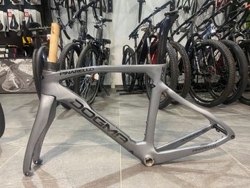 Pinarello DOGMA F12 DISK Frameset 2023 Road & Gravel d'occasion — image 3 sur 3