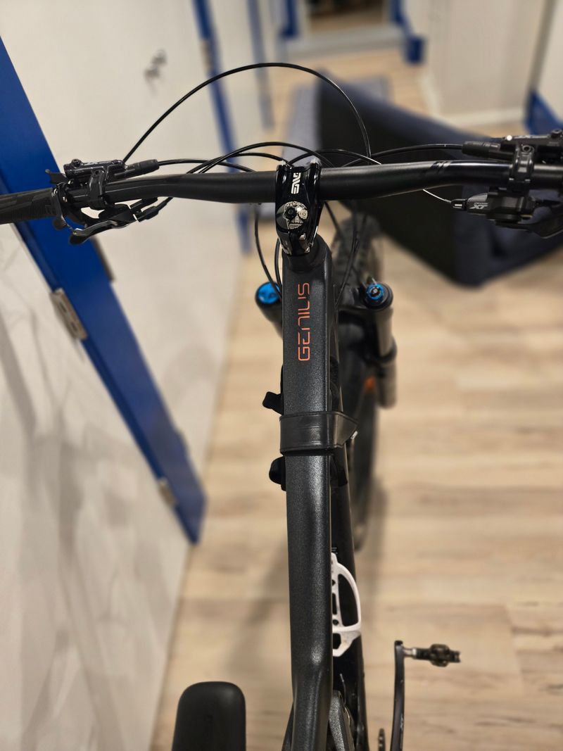 Used Scott Genius 910 2022 2022 Mountainbike, Black, 29 — image 4 of 8