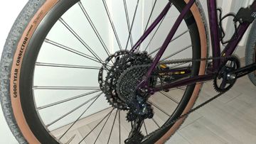 Gebrauchtes Genesis Vagabond Shimano CUES 2022 Road & Gravel, Violett — Bild 3 von 8