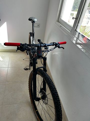 Mondraker F-PODIUM CARBON DC 2023 2023 Mountainbike usato, Grigio chiaro — immagine 2 di 8
