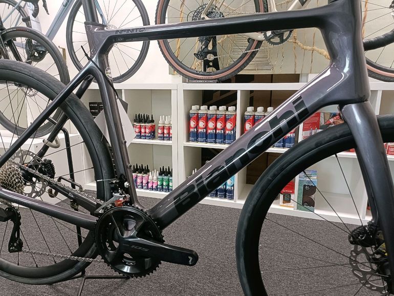 Gebrauchtes Bianchi Infinito 2025 Road & Gravel, Violett — Bild 2 von 7