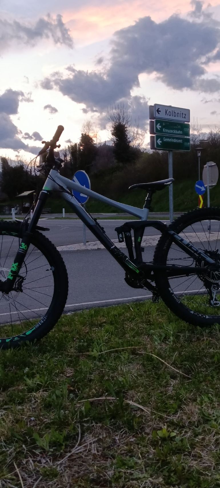 Used CUBE FRITZZ 180 HPA Race 27.5 2017 2017 Mountainbike, Hellgrau, 27.5 — image 1 of 7