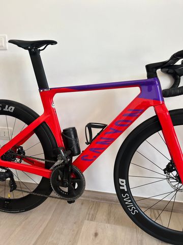 Canyon Aeroad CF SLX 7 Disc eTap 2023 2023 Road & Gravel usato, Viola — immagine 9 di 12
