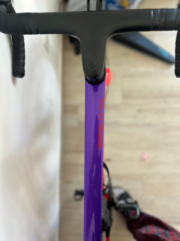 Canyon Aeroad CF SLX 7 Disc eTap 2023 2023 Road & Gravel usato, Viola — immagine 2 di 12