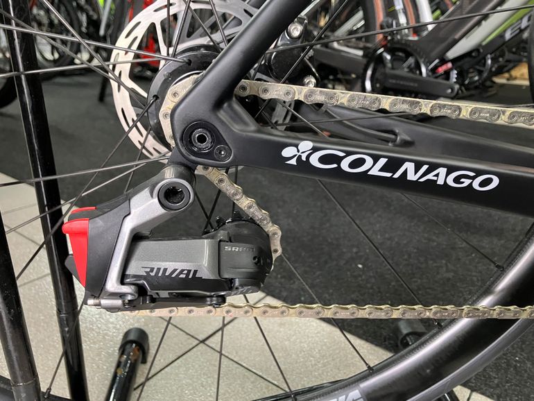 Used Colnago V3 Disc Rival AXS Bike 2023 2023 Road & Gravel, Schwarz — image 7 of 10