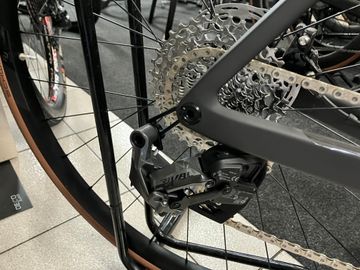 Scott Addict RC 30 2024 2024 Road & Gravel usato, Nero — immagine 4 di 4