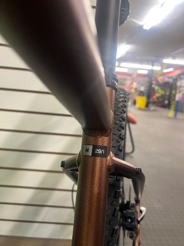 Used Giant Talon 1 2022 2022 Mountainbike, Orange, 27.5, 29 — image 2 of 8