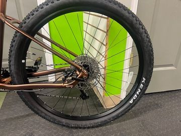 Used Giant Talon 1 2022 2022 Mountainbike, Orange, 27.5, 29 — image 6 of 8