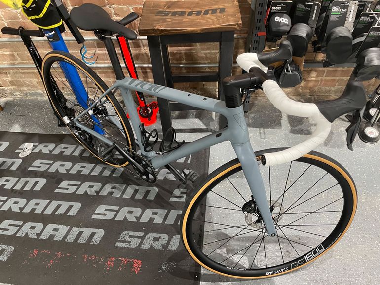 Used Vielo Strato 2022 Road & Gravel, Light Gray — image 4 of 6