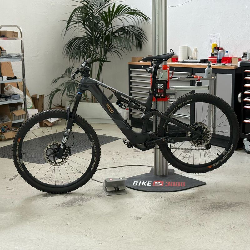 Rotwild R.E735 CORE 2023 2023 Mountainbike d'occasion — image 1 sur 11