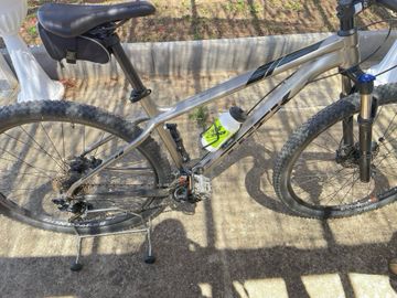 Gebrauchtes Trek X-Caliber 8 2020 2020 Mountainbike, Hellgrau, 27.5 — Bild 1 von 8