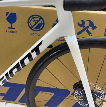 Used Giant TCR Advanced 2 KOM 2025 2025 Road & Gravel, White — image 7 of 8