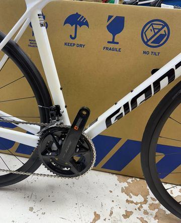 Used Giant TCR Advanced 2 KOM 2025 2025 Road & Gravel, White — image 4 of 8