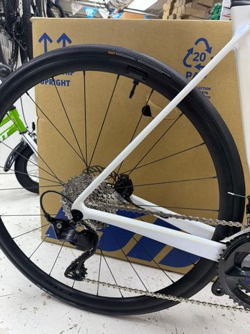 Used Giant TCR Advanced 2 KOM 2025 2025 Road & Gravel, White — image 8 of 8