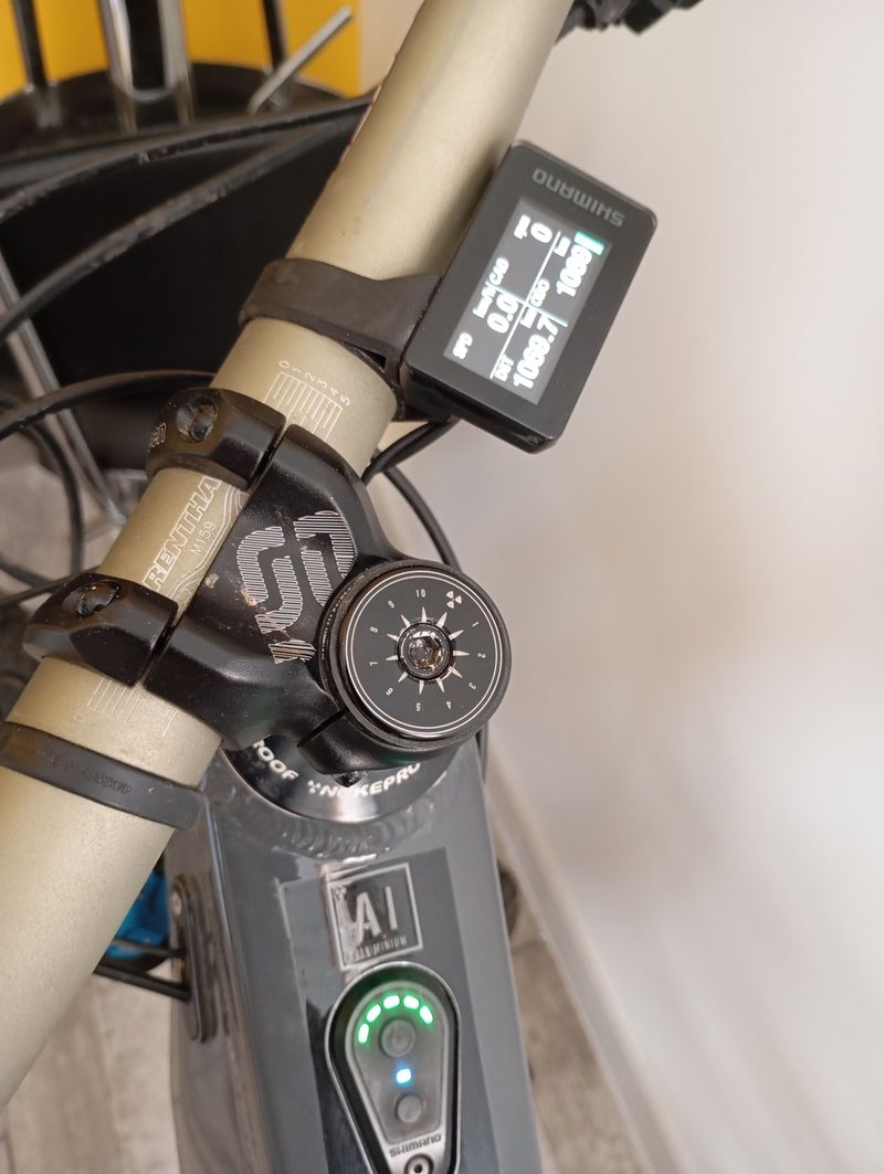 Used Nukeproof Megawatt Shimano Deore XT 2023 Mountainbike, Light Gray — image 3 of 3