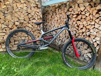 Used Commencal Furious SRAM GX 2019 Mountainbike, Red — image 2 of 7