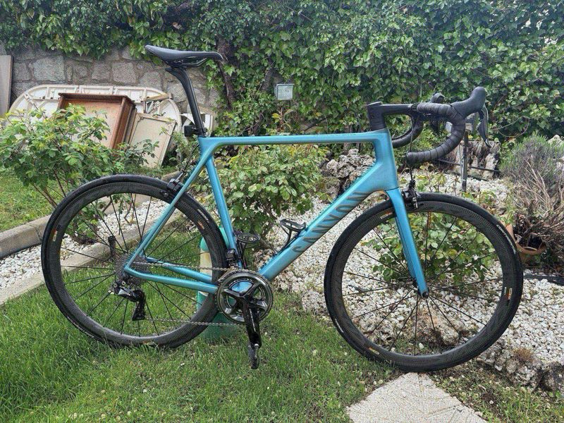 Canyon Ultimate Shimano Dura Ace Di2 2020 Road & Gravel usato