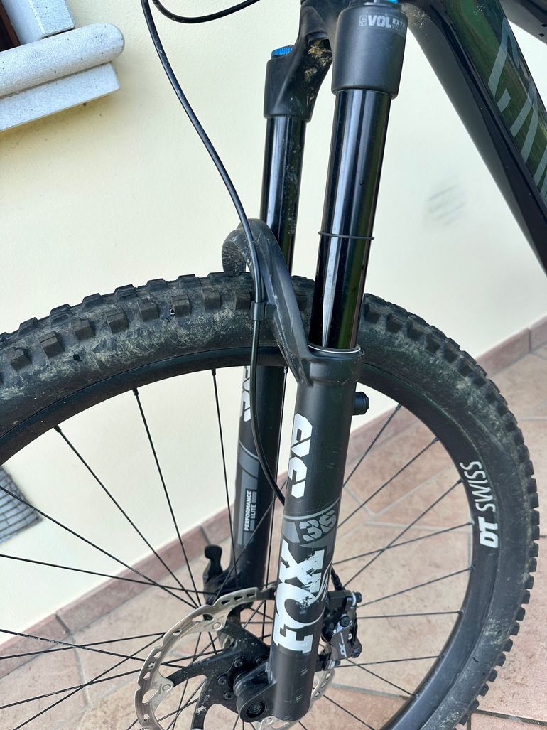 Canyon Spectral 29 CF 8 2021 2021 Mountainbike usato, Nero — immagine 5 di 14