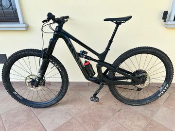 Tweedehands Canyon Spectral 29 CF 8 2021 2021 Mountainbike — afbeelding 1 van 14
