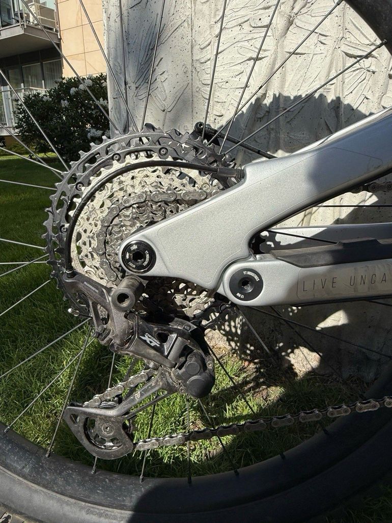Used YT Industries Decoy CORE 4 MX 2024 2024 Mountainbike, Light Gray, 29, 27.5 — image 6 of 7
