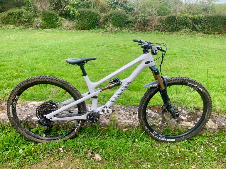 Used Canyon Spectral 125 CF 9 2023 2023 Mountainbike, White, 29 — image 1 of 4