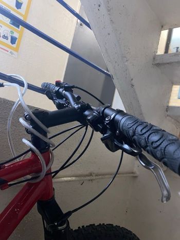 Used DECATHLON VTT 2024 Mountainbike, Rot — image 4 of 8