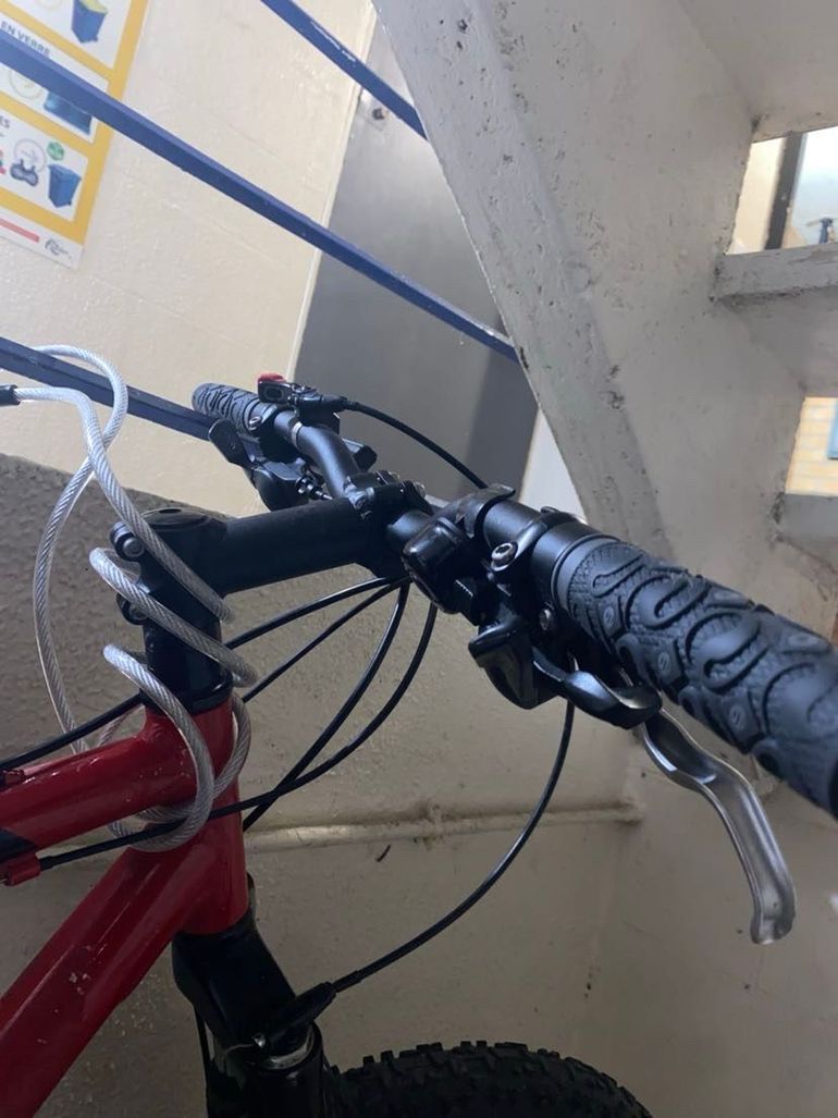 Used DECATHLON VTT 2024 Mountainbike, Rot — image 4 of 8