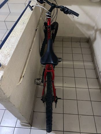 Used DECATHLON VTT 2024 Mountainbike, Rot — image 3 of 8