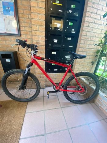 Used DECATHLON VTT 2024 Mountainbike, Rot — image 1 of 8