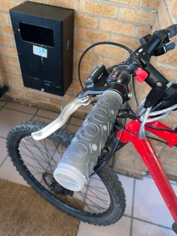Used DECATHLON VTT 2024 Mountainbike, Rot — image 6 of 8