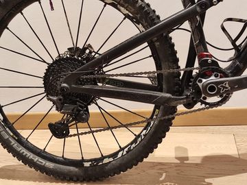 Used Santa Cruz Bronson Shimano Deore XT 2017 Mountainbike, Black — image 2 of 5