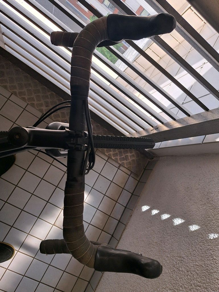 Used Specialized Sequoia 2018 2018 Road & Gravel, Black — image 6 of 7