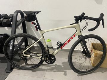 Gebrauchtes Giant Revolt Advanced 2 2020 2020 Road & Gravel, Weiß — Bild 2 von 8