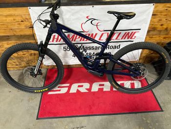 Used Specialized Enduro Comp 2022 2022 Mountainbike, Blue, 29 — image 4 of 5