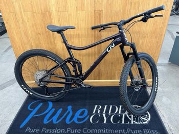 Used Liv Embolden 2 2024 2024 Mountainbike, Black, 29, 27.5 — image 1 of 3