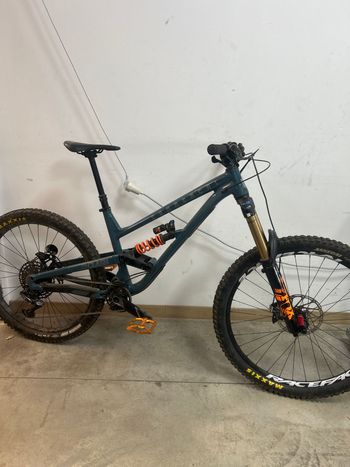 Commencal CLASH SIGNATURE BURGTEC LTD 2024 2024 MTB d'occasion