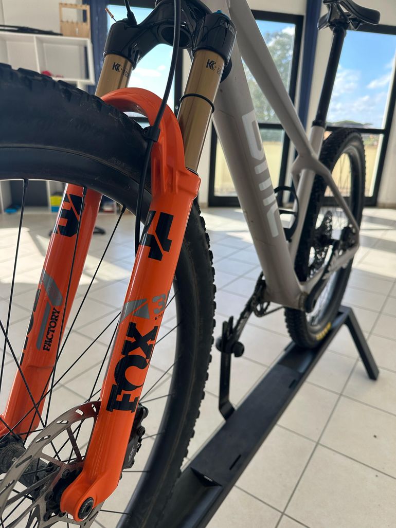 Used BMC Twostroke SRAM X01 2023 Mountainbike, Light Gray — image 6 of 6