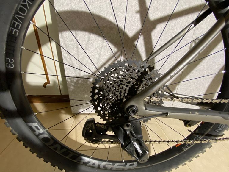 Trek Procaliber SRAM GX 2021 Mountainbike usato, Grigio chiaro — immagine 2 di 7