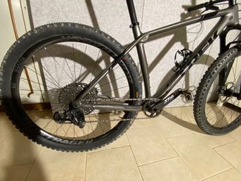 Trek Procaliber SRAM GX 2021 Mountainbike usato, Grigio chiaro — immagine 4 di 7