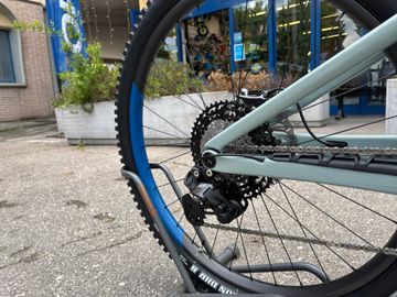 Orbea RISE LT M-TEAM 2025 2025 Mountainbike usato, Grigio chiaro — immagine 8 di 9