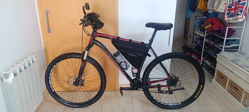 Used Specialized Stumpjumper 2005 Mountainbike, Black, 29 — image 1 of 11