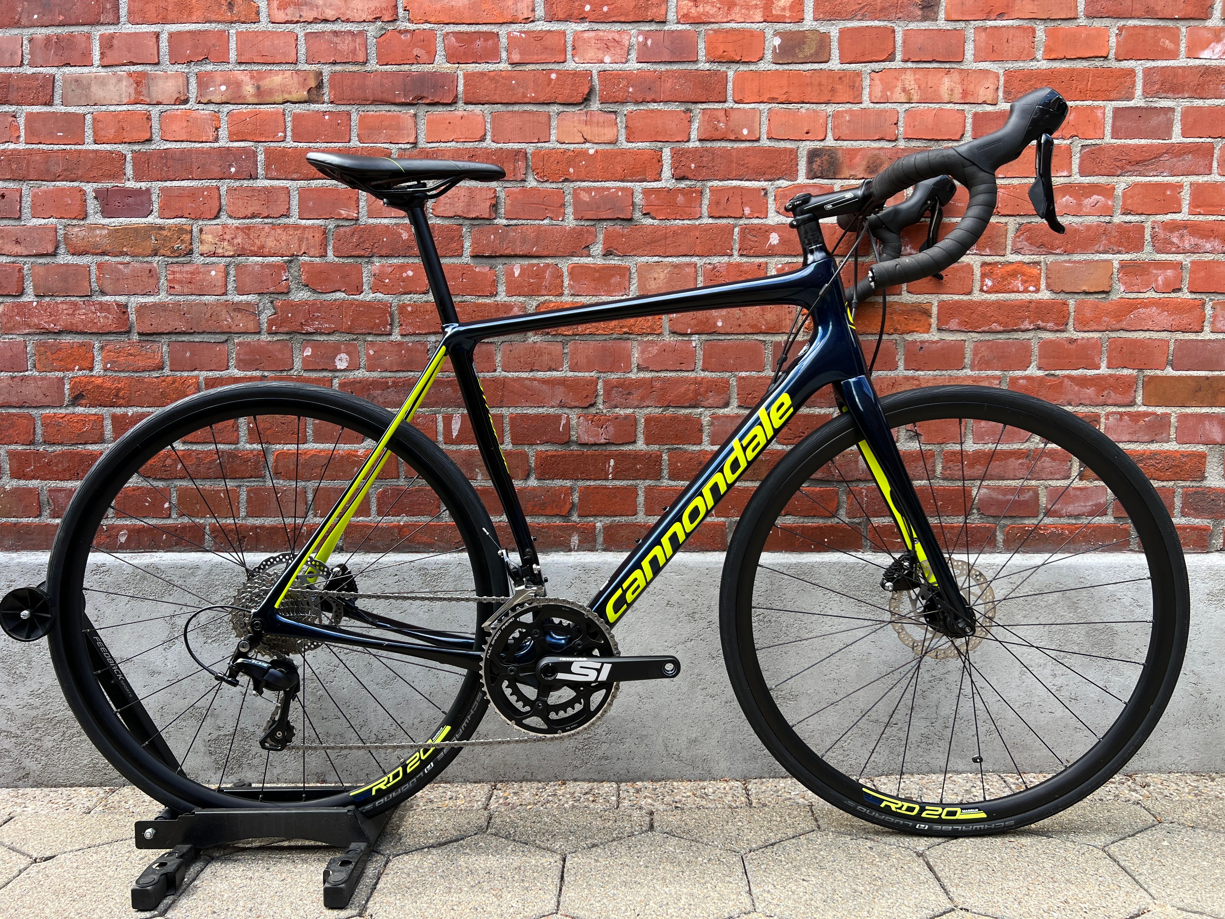 Cannondale Synapse Hi-Mod 105 サイズ56 Cannondale Synapse Disc 105 SE, anthracite w/ transparent