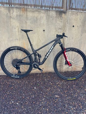 Gebrauchtes Pivot Mach 4 SRAM XX1 Eagle AXS 2024 Mountainbike, Schwarz — Bild 1 von 10