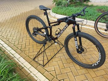 Used Specialized Epic Expert 2021 2021 Mountainbike, Red, 29 — image 8 of 9