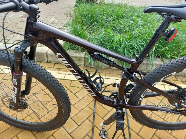 Used Specialized Epic Expert 2021 2021 Mountainbike, Red, 29 — image 2 of 9